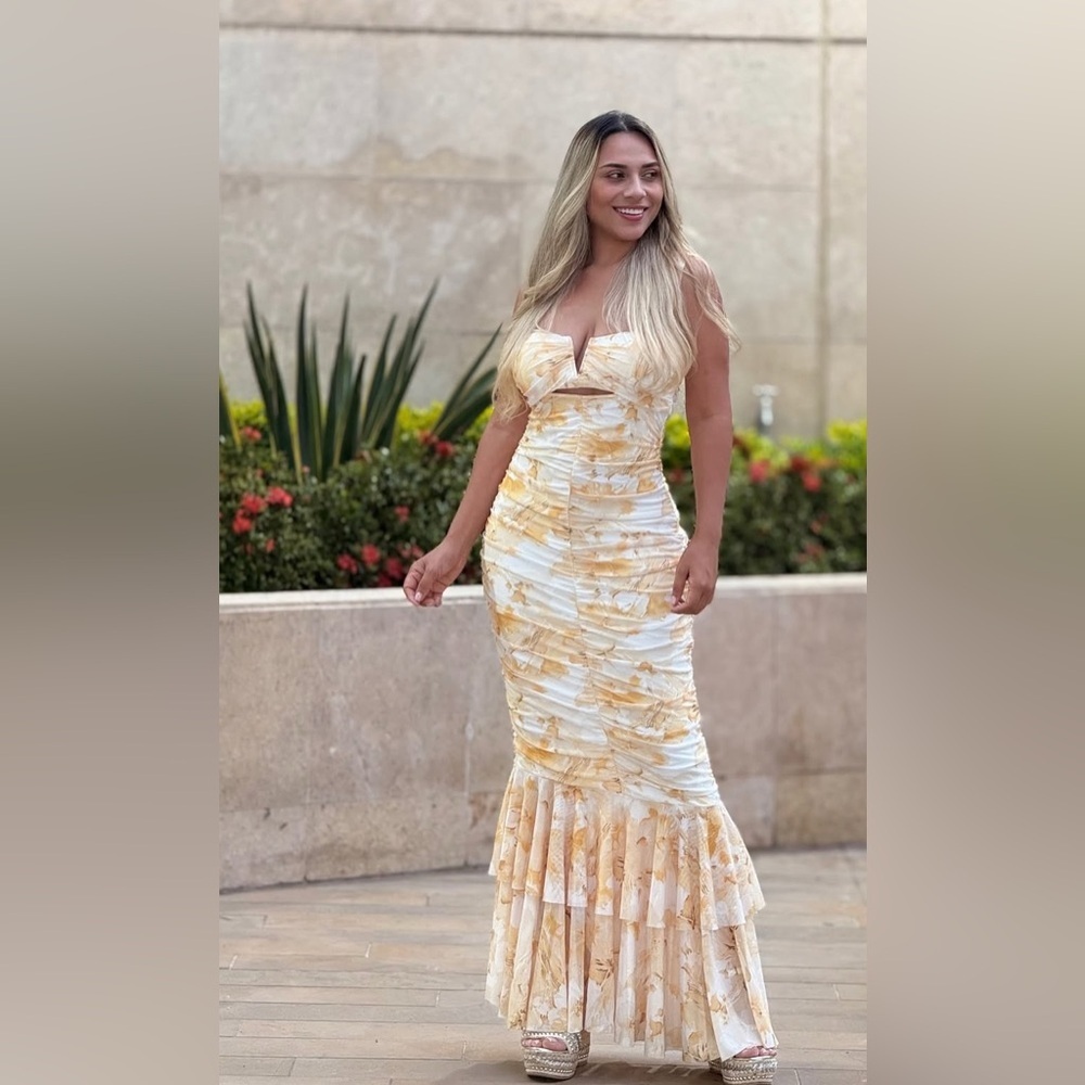 Chic Strapless Floral Dress in Cream and Gold